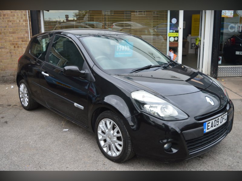 Renault Clio 1.2 16v Dynamique Hatchback 3dr Petrol Manual 139 g/km 75 bhp for sale in Harlow