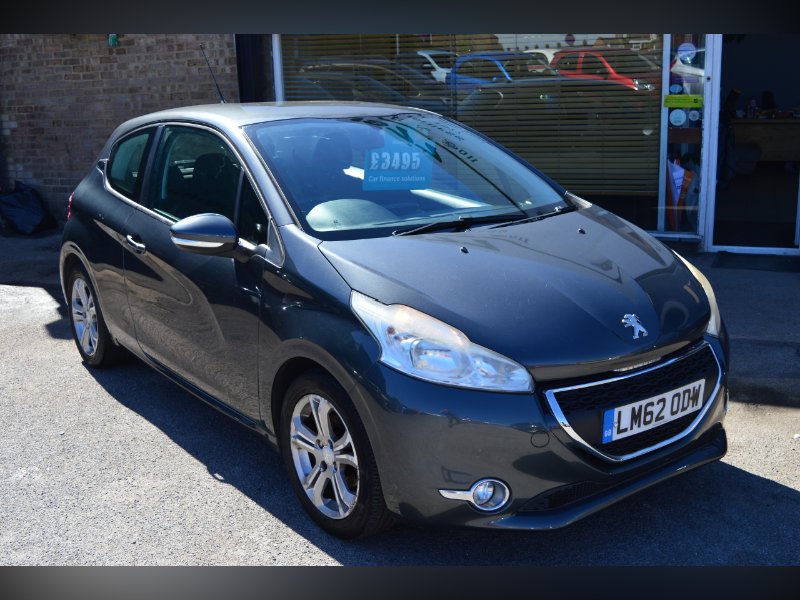 Grey 2012 Peugeot 208 1.2 VTi Active Hatchback 3dr Petrol Manual Euro 5 82 ps in Harlow