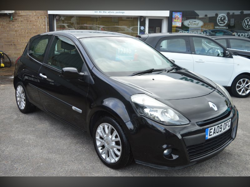 Black 2009 Renault Clio 1.2 16v Dynamique Hatchback 3dr Petrol Manual 139 g/km 75 bhp in Harlow